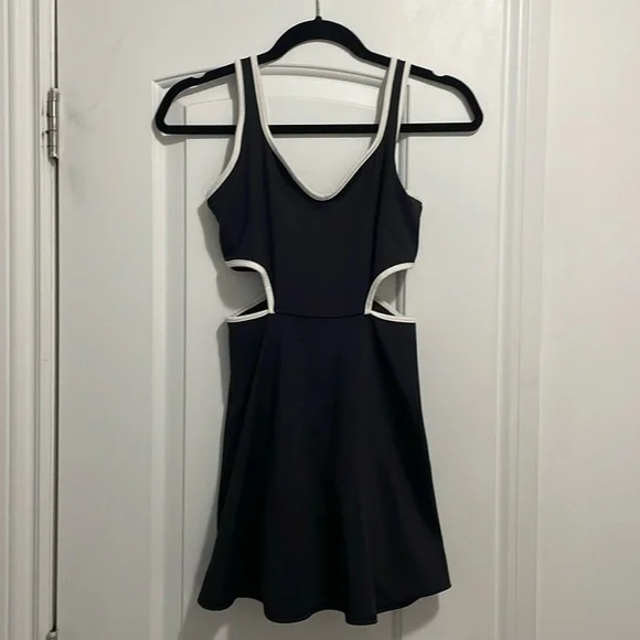 black exercise dress Rihoas Polka Dot Ruched Deep V Neck Mini Dress main image 1